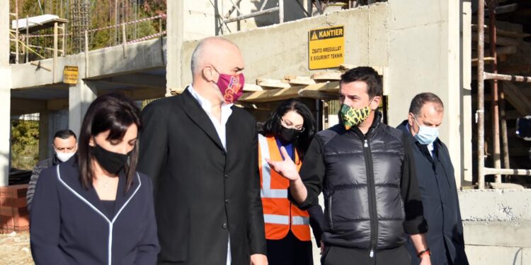 Private: Rindërtimi – Zbardhet vendimi i Gjykatës Administrative të Tiranës që zbulon abuzimin e Bashkisë së Tiranës në vendimet e prishjes së pallateve në Kombinat