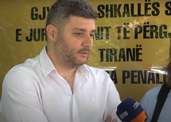 Erion Veliaj tërhiqet nga padia për shpifje ndaj gazetarit Bledian Koka. Gjykata vendos pushimin e çështjes.