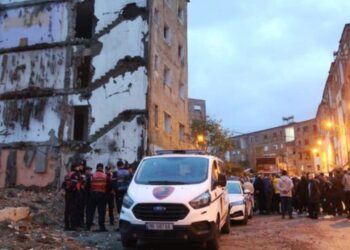 Bashkia shemb pallatin në mënyrë arbitrare. Banorët kërkojnë nga Gjykata dëmshpërblim për dëbimin nga streha e tyre, përveç dëmshpërblimit për pasurinë e shkatërruar.