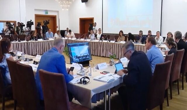 OSBE: Institucionet publike shqiptare duhet t’i krijojnë medias hapësirën e nevojshme që të funksionojë pa pengesa