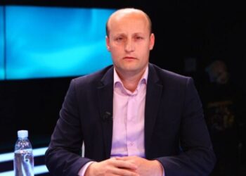 Çështja e gazetarit Elton Qyno: SPAK shpërfill vendimin e Gjykatës së Strasburgut dhe Gjykatës së Lartë dhe ndërhyn në mënyrë brutale në trajtimin e burimeve konfidenciale dhe sekuestrimin e mjeteve të punës të gazetarit