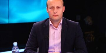 Çështja e gazetarit Elton Qyno: SPAK shpërfill vendimin e Gjykatës së Strasburgut dhe Gjykatës së Lartë dhe ndërhyn në mënyrë brutale në trajtimin e burimeve konfidenciale dhe sekuestrimin e mjeteve të punës të gazetarit