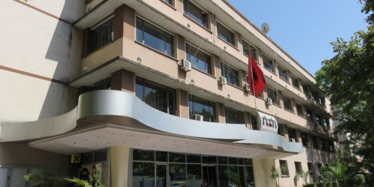 Fushatë pushimesh nga puna në RTSH. Trajtim çnjerëzor i punonjësve të medias publike.