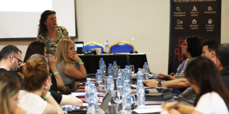 Shkolla Verore 2024: Gazetarët profesionistë dhe studentët e gazetarisë trajnohen për tema ligjore