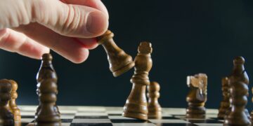 Gjykata Administrative njohu autoritetin e pushtetit gjyqësor për të detyruar pushtetin ekzekutiv të kryejë veprime të caktuara