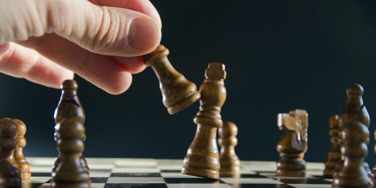 Gjykata Administrative njohu autoritetin e pushtetit gjyqësor për të detyruar pushtetin ekzekutiv të kryejë veprime të caktuara