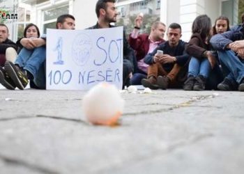 Pas 10 vitesh, vazhdon beteja për të mbrojtur studentët që u dënuan pasi qëlluan Edi Ramën me vezë. Çështja do të rigjykohet.