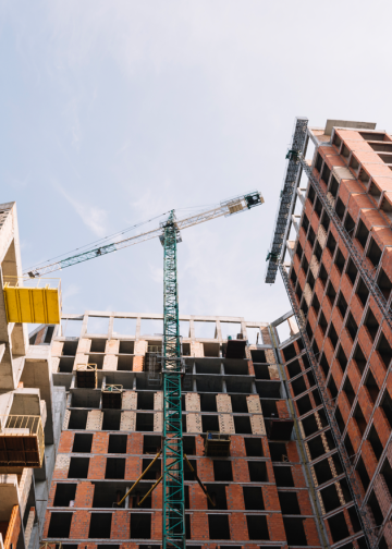 Gjykata vijon të ndalë abuzimet e Bashkisë Tiranë me pallatet e dëmtuara dhe rikonstruksionet e detyruara