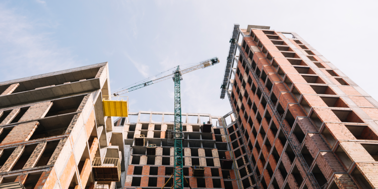 Gjykata vijon të ndalë abuzimet e Bashkisë Tiranë me pallatet e dëmtuara dhe rikonstruksionet e detyruara